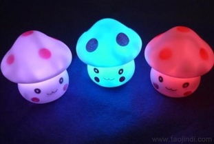 七彩表情蘑菇燈 點亮童趣與商機的熱賣地攤發(fā)光玩具